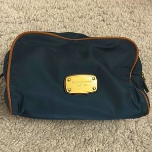 Michael Kors Pouch